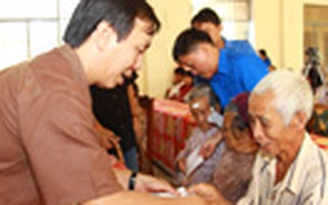 Gánh chút khó khăn với bà con vùng tâm bão