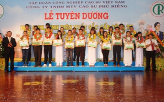 Tuyên dương con em ngành cao su học giỏi
