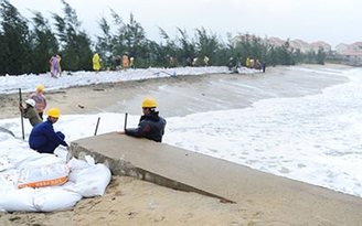 Bão số 11 gây sạt lở khủng khiếp tại Hội An