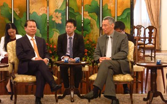 Phó thủ tướng Vũ Văn Ninh gặp Thủ tướng Singapore
