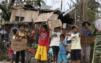 Ứng cứu người Việt ở Philippines sau siêu bão Hải Yến