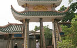 'Thần đèn' Nguyễn Văn Cư dời cổng chùa