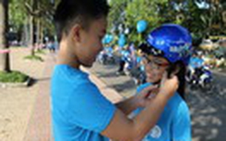 Phương Mỹ Chi và Linh Lan 'gây sốt' ở Đắk Lắk
