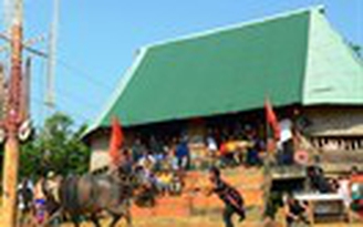 Biến dạng nhà làng người C’Tu