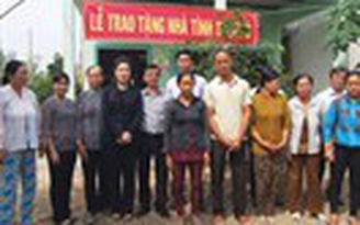 Tặng nhà tình thương