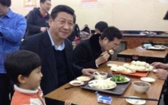 Chủ tịch Trung Quốc xếp hàng mua bánh bao