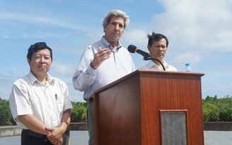 John Kerry và đối thủ mới tại Việt Nam