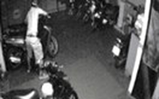 Video clip: Dàn cảnh trộm xe SH táo tợn 'như phim'