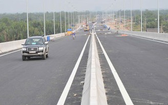 Đường cao tốc TP.HCM-Long Thành: Chưa cho xe trên 10 tấn lưu thông