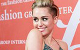 Miley Cyrus đoạt cú đúp video clip được xem nhiều nhất 2013