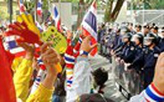 Người biểu tình Thái Lan kéo đến tòa đại sứ Mỹ