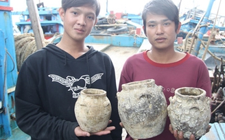 Ngư dân kéo lưới được chum cổ