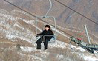 Ông Kim Jong-un dạo khu trượt tuyết cao cấp