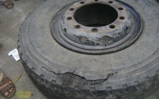 Nổ lốp ô tô, 1 người chết