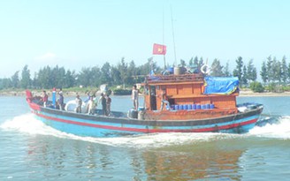 Ngư dân Lý Sơn mở cửa biển đầu năm
