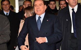 Ông Berlusconi tìm đường trở lại