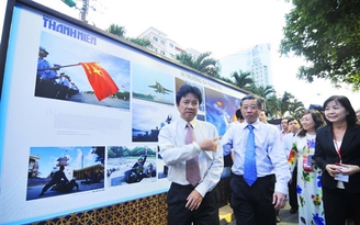 Báo Thanh Niên triển lãm ảnh "Vì Trường Sa thân yêu" tại Đường sách 2013