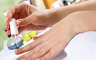 Để nước sơn móng tay bền hơn