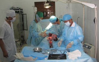 Nơi biển xanh, có những bác sĩ mặc áo lính