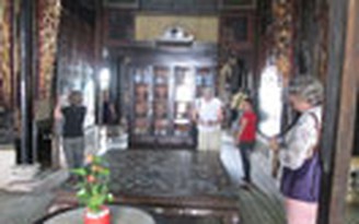 Du khách quốc tế thăm miền sông nước