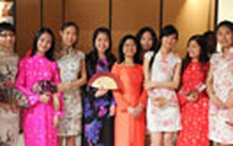 Du học sinh giữ nét tết cổ truyền