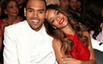 Rihanna bất ngờ lạnh lùng với "bạn trai vũ phu"