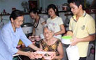 Bếp từ thiện giữa phố
