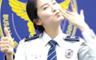 Nữ cảnh sát xinh đẹp gây “bão”
