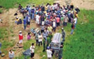 Bất ngờ nhảy xuống sông