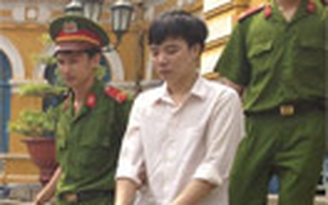 Nhân viên y tế hiếp dâm bé gái lãnh án 17 năm tù