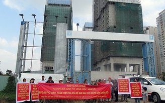 “Bao vây” dự án đòi giao căn hộ