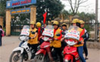 Nữ sinh làm xe ôm
