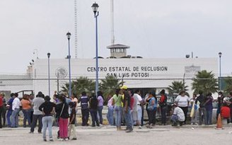 13 người chết trong vụ bạo loạn nhà tù ở Mexico