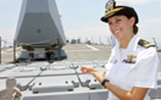 Ngắm vẻ rạng rỡ của nữ sĩ quan, thủy thủ Hoa Kỳ