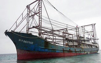 Nghi án tàu cá Trung Quốc do thám tàu Mỹ