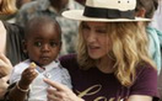 Madonna bị cáo buộc “bắt nạt” chính phủ Malawi