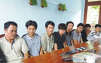 Ổ bạc trong quán cơm