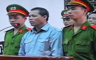 Ngày thứ hai xét xử vụ Đoàn Văn Vươn: Có mâu thuẫn trong lời khai của công an