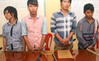 Bắt 4 tên gây rối