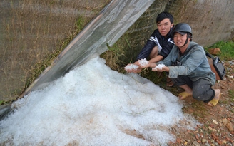 Cảnh báo nguy cơ mưa đá, lốc xoáy ở nhiều nơi