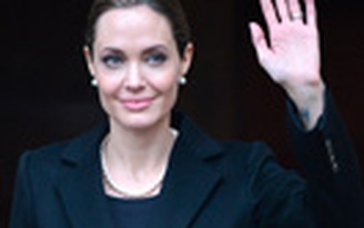 Angelina Jolie cắt bỏ ngực để ngừa ung thư