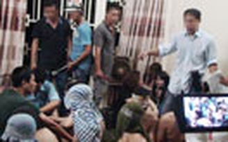Phát hiện mũ kê pi cấp tướng tại sòng bạc