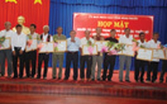 Biểu dương người có uy tín trong đồng bào dân tộc