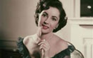 Đấu giá váy cưới đầu tiên của Elizabeth Taylor