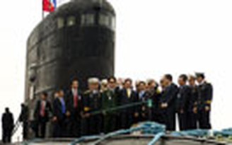 Chùm ảnh Thủ tướng thăm tàu ngầm Hà Nội