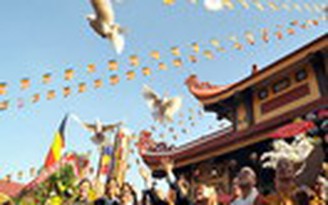 Nhiều nơi tổ chức đại lễ Phật đản - Phật lịch 2557