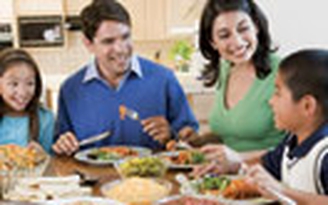 Nỗi kinh hoàng trong giờ ăn: Nuôi con đúng cách