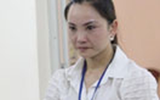 Lĩnh án 12 tháng tù vì hất mắm tôm vào công an