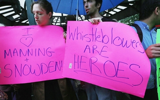 Edward Snowden bị cáo buộc phản quốc