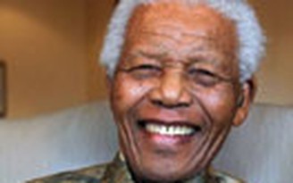 Ông Nelson Mandela lại nhập viện